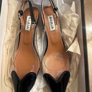 Alaïa

Le Coeur 55MM Slingback Pumps